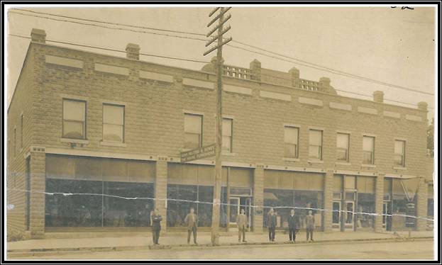 Gump, Walters & Dewey Furniture Store in 1913