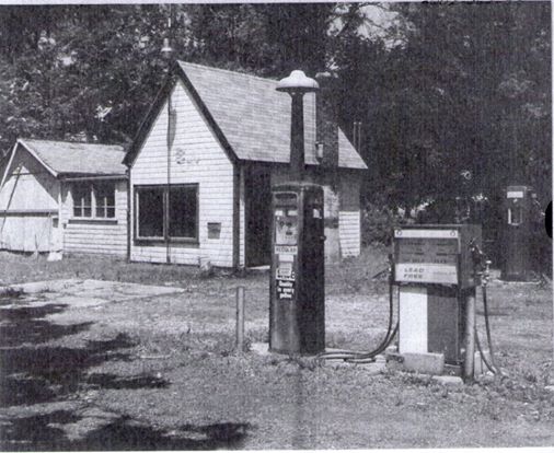 Dusty Freel's Service Station in 1987, North Manchester