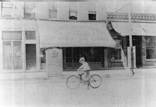 Olinger-Warvel Ford Dealership, 114 E. Main, N. Manchester